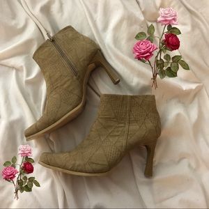 Vintage tan boots!